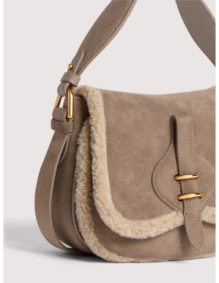 Borsa a mano in camoscio ed ecopelliccia Coccinelle Mavery Small – Warm Taupe - foto 4
