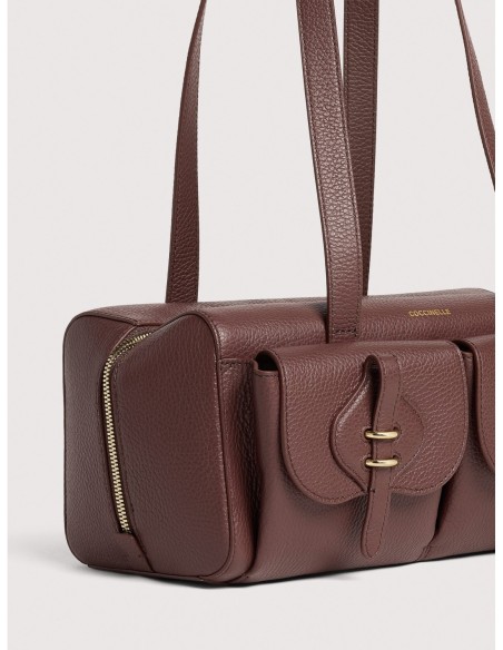 Borsa baguette a spalla in pelle con grana Coccinelle Mavery Pocket Medium – Berry - foto 4