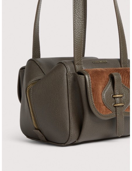 Borsa a spalla compatta in tessuto cerato e pelle Coccinelle Mavery Pocket Small – Fango/Cognac - foto 4