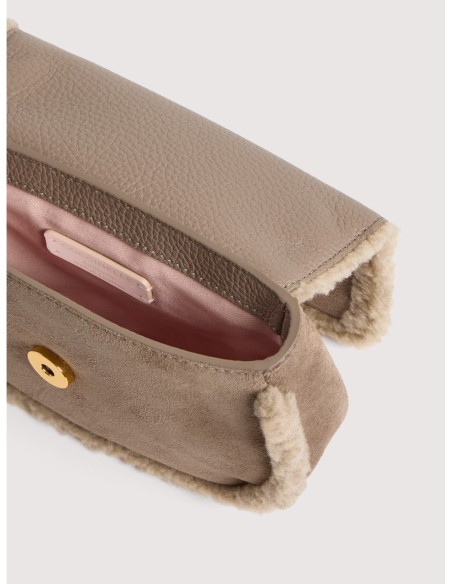 Minibag in camoscio ed ecopelliccia Coccinelle Mavery Mini – Warm Taupe - foto 3