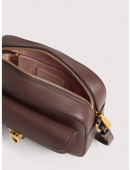Camera bag in pelle con grana Coccinelle Beat Small – Berry - foto 3