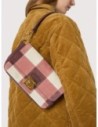 Borsa baguette in camoscio vichy patchwork Coccinelle C-Me Lock Medium – Multicolor Winter Rose/Berry Borsa baguette in camoscio vichy patchwork Coccinelle C-Me Lock Medium – Multicolor Winter Rose/Berry