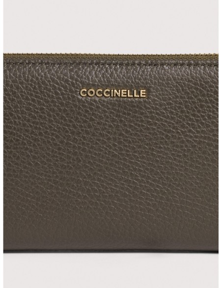 Portafoglio grande con zip in pelle con grana Coccinelle Metallic Large – Fango - foto 3