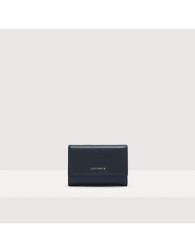 Portafoglio medio con patta in pelle con grana Coccinelle Metallic Medium – Midnight Blue - foto 1