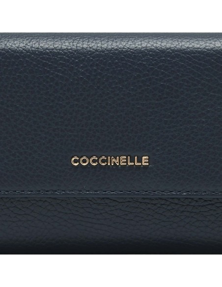 Portafoglio medio con patta in pelle con grana Coccinelle Metallic Medium – Midnight Blue - foto 3