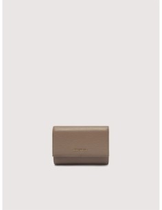 Portafoglio medio con patta in pelle con grana Coccinelle Metallic Medium – Warm Taupe - foto 1