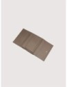 Portafoglio medio con patta in pelle con grana Coccinelle Metallic Medium – Warm Taupe Portafoglio medio con patta in pelle con grana Coccinelle Metallic Medium – Warm Taupe