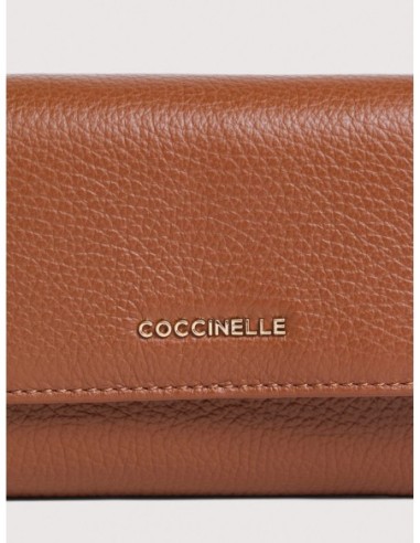 Portafoglio medio con patta in pelle con grana Coccinelle Metallic Medium – Cognac - foto 3