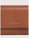 Portafoglio medio con patta in pelle con grana Coccinelle Metallic Medium – Cognac Portafoglio medio con patta in pelle con grana Coccinelle Metallic Medium – Cognac