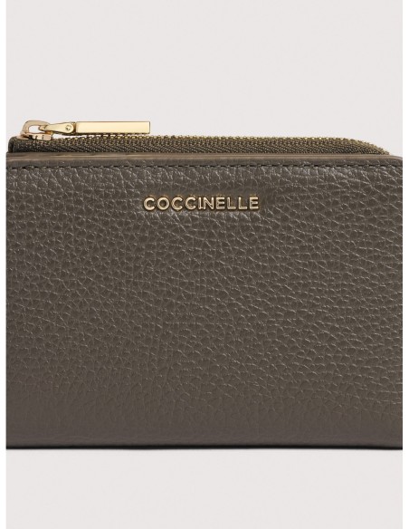 Portafoglio piccolo in pelle con grana Coccinelle Metallic Small – Fango - foto 3