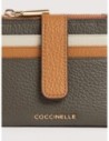 Portafoglio compatto in pelle tricolore Coccinelle Metallic Medium – Fango/Robin/Eucalipto