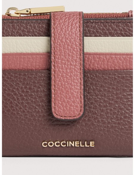 Portafoglio compatto in pelle tricolore Coccinelle Metallic Medium – Berry/Winter Rose/Eucalipto - foto 4