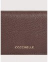 Portafoglio piccolo con bottone in pelle con grana Coccinelle Metallic Small – Berry Portafoglio piccolo con bottone in pelle con grana Coccinelle Metallic Small – Berry