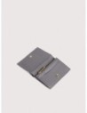 Portafoglio piccolo con bottone in pelle con grana Coccinelle Metallic Small – Stove
