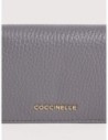 Portafoglio piccolo con bottone in pelle con grana Coccinelle Metallic Small – Stove