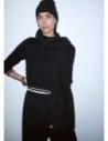 Set berretto e sciarpa in maglia a trecce Liu Jo – Nero Set berretto e sciarpa in maglia a trecce Liu Jo – Nero