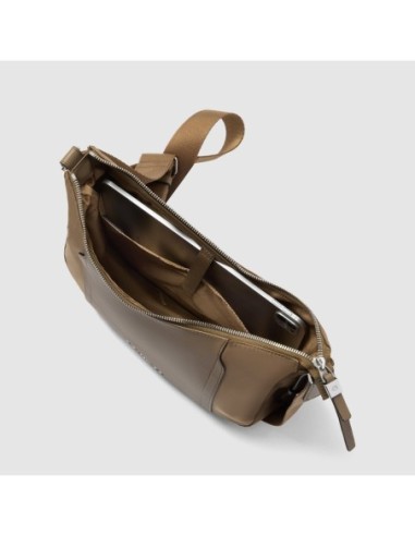 Borsa tracolla donna porta iPad mini in tessuto riciclato Piquadro Lyra – Marrone - foto 4