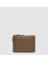 Borsa tracolla donna a tre scomparti in tessuto riciclato Piquadro Lyra – Marrone Borsa tracolla donna a tre scomparti in tessuto riciclato Piquadro Lyra – Marrone