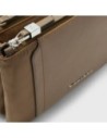 Borsa tracolla donna a tre scomparti in tessuto riciclato Piquadro Lyra – Marrone Borsa tracolla donna a tre scomparti in tessuto riciclato Piquadro Lyra – Marrone